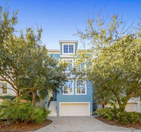 27 Corine Lane- Near Ocean Home with Pool, Seasonal Beach Shuttle! FREE Activities Included